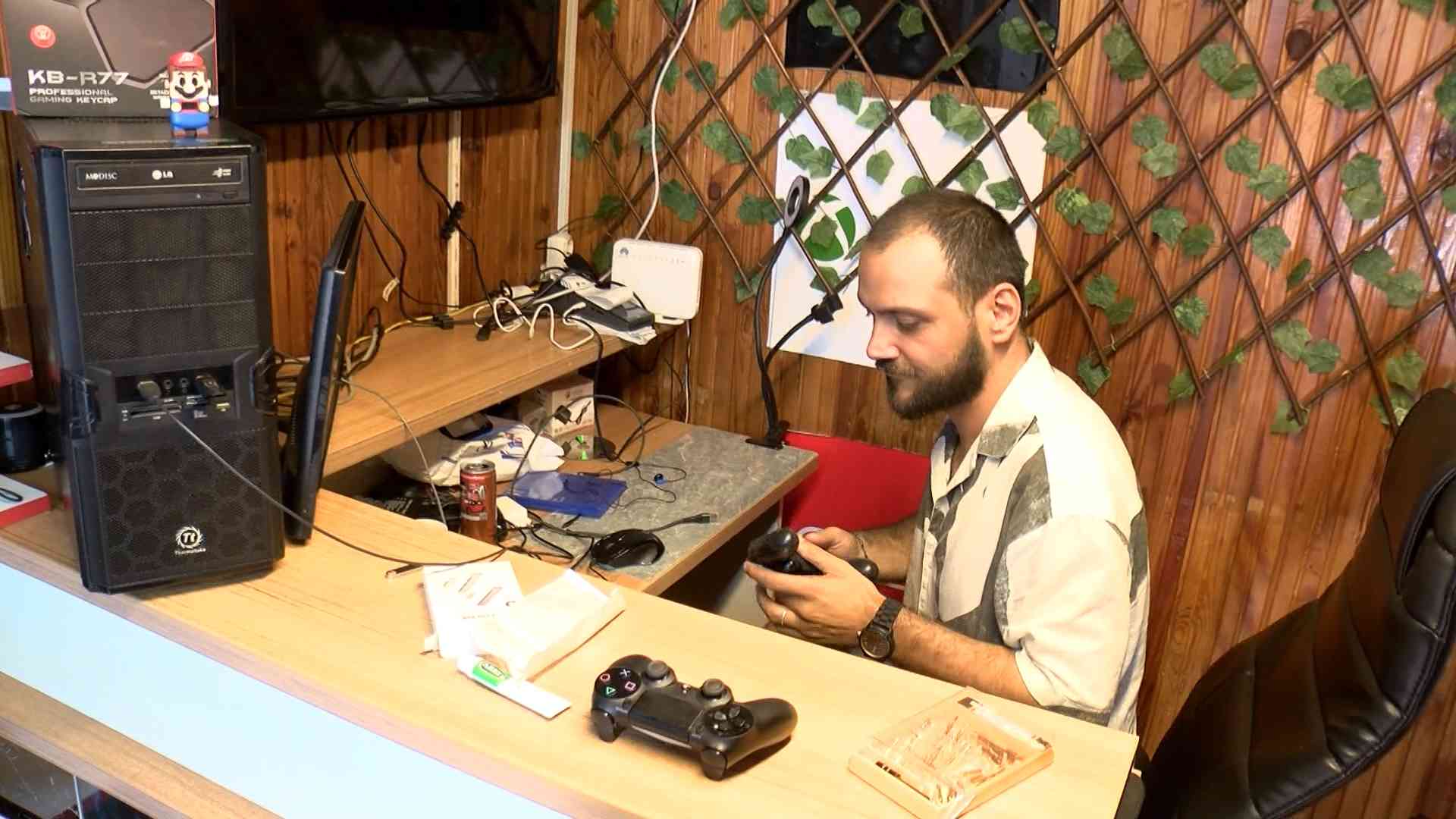 Ümraniye’de bir oyun konsolu ve aksesuarları satan dükkanın sahibi, hırsızlar