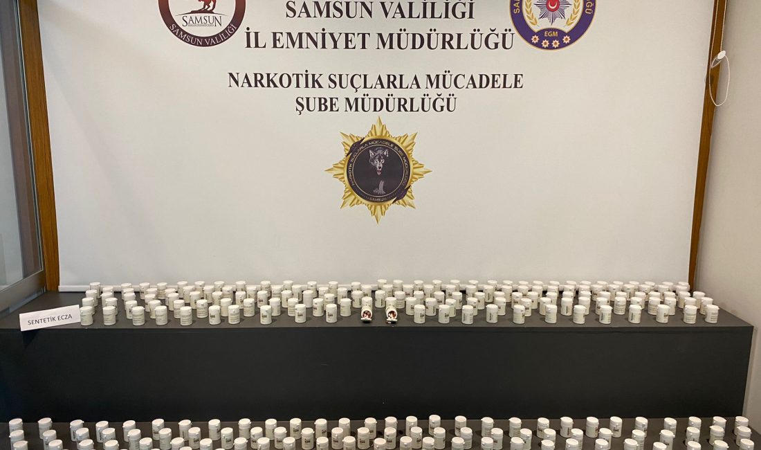 Samsun’da narkotik polisinin gerçekleştirdiği operasyonla, kamyonetle uyuşturucu getiren 2 kişi