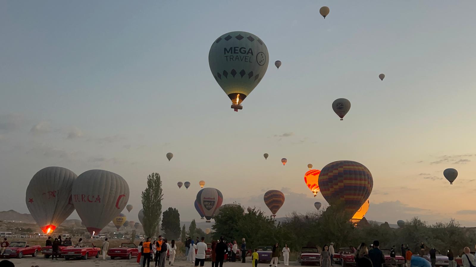 Türkiye’nin dünyaca ünlü turizm merkezlerinden Kapadokya’da sıcak hava balonları, 30
