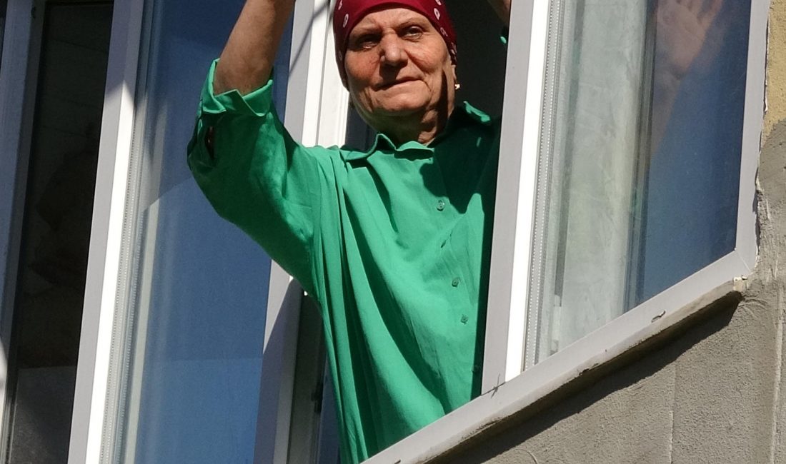 Birinci Karabağ Savaşı’nın kadın gazisi Gülperi Ahmedova, kanserle verdiği mücadeleyi