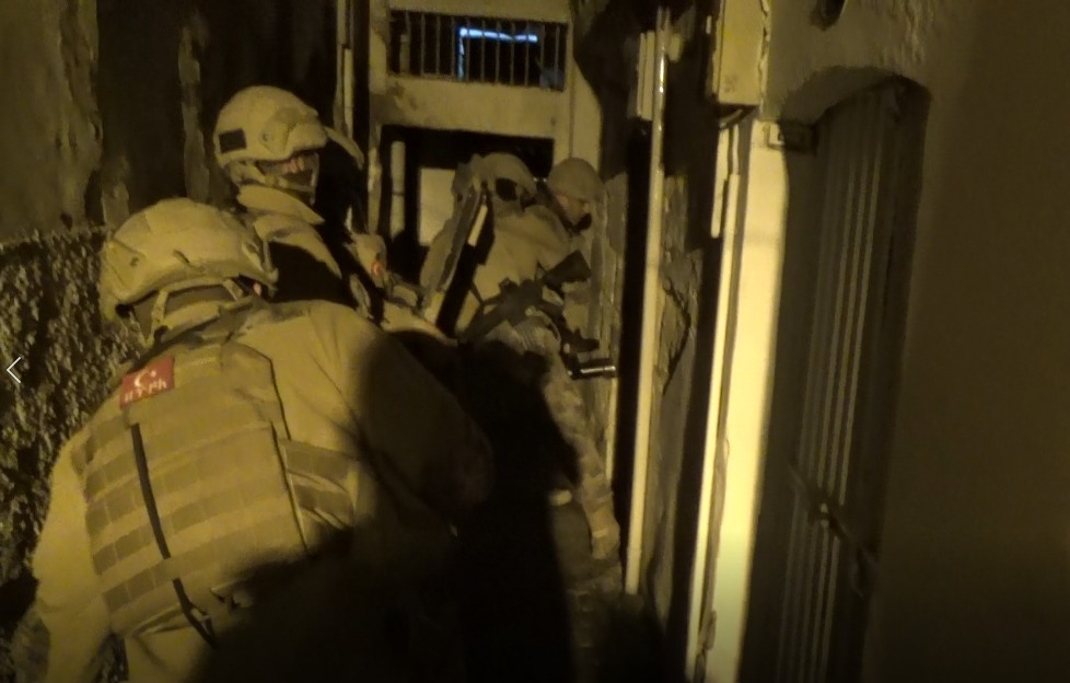 Kilis’te, polis ekiplerinin terör örgütü DEAŞ’a yönelik düzenlediği operasyonda bir