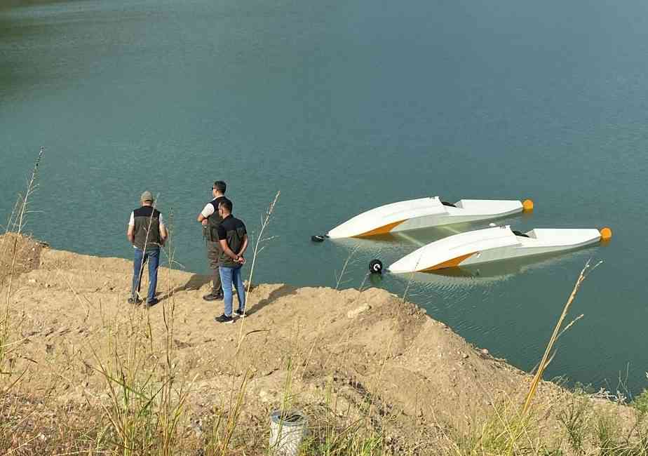 BURDUR – Burdur’un Bucak ilçesi yakınlarındaki Karacaören Baraj Gölü’nde, yaklaşık