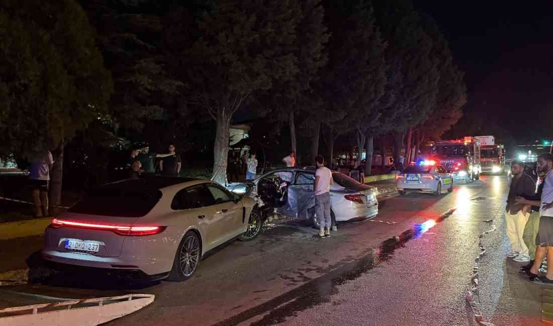 Kocaeli’nin Kartepe İlçesinde Otomobiller Çarpıştı Kocaeli’nin Kartepe ilçesinde, gece saatlerinde