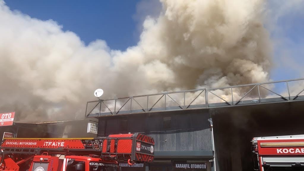Kocaeli’nin Gölcük ilçesinde, Gölcük Sanayi Sitesi’ndeki oto yedek parça dükkanında