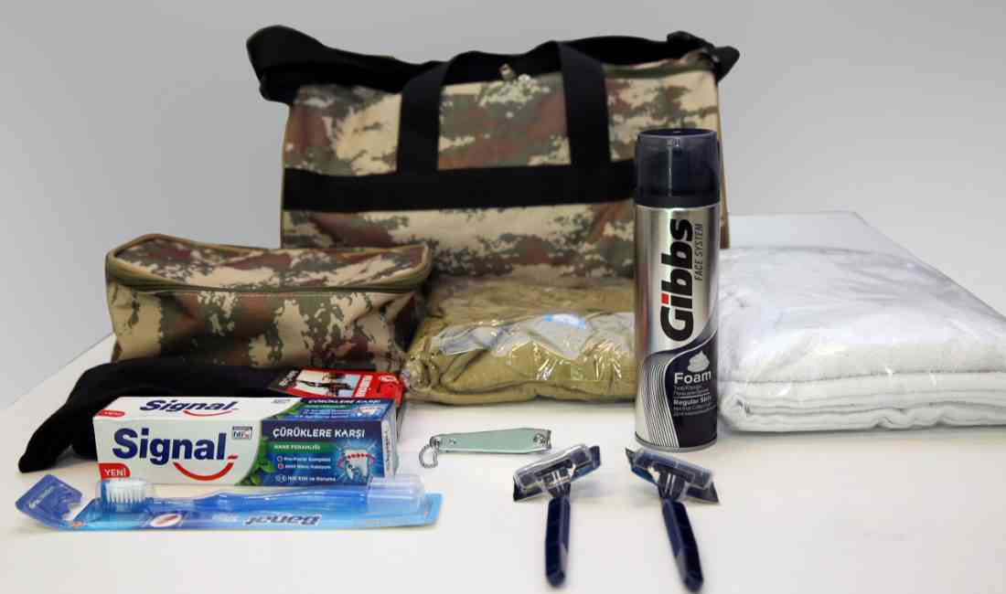 Küçükçekmece Belediyesi, vatani görevini yerine getirecek gençlere asker çantası desteği