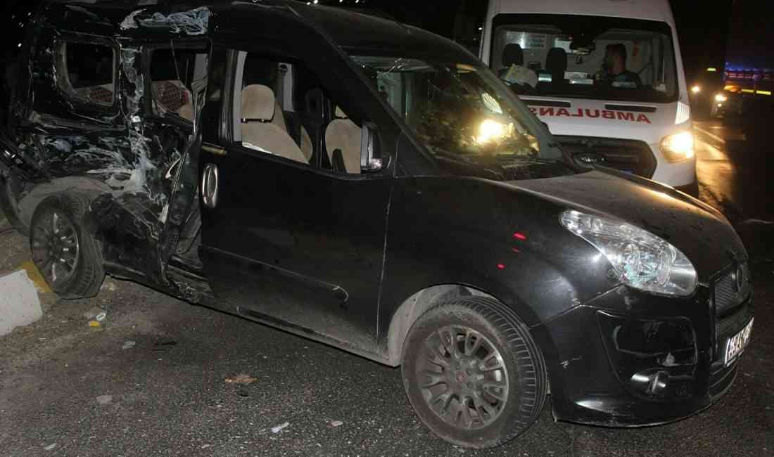 Manisa’nın Salihli ilçesinde kamyon ile hafif ticari aracın çarpıştığı kazada