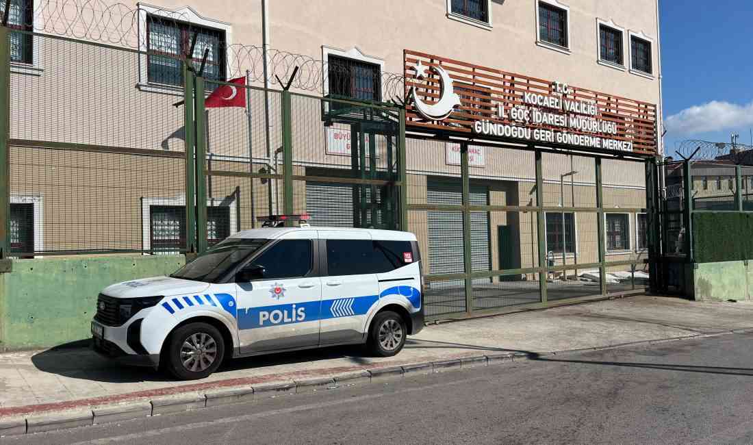 Kocaeli’nin İzmit ilçesinde, İl Göç İdaresi Müdürlüğü’nde görevli bir jandarma