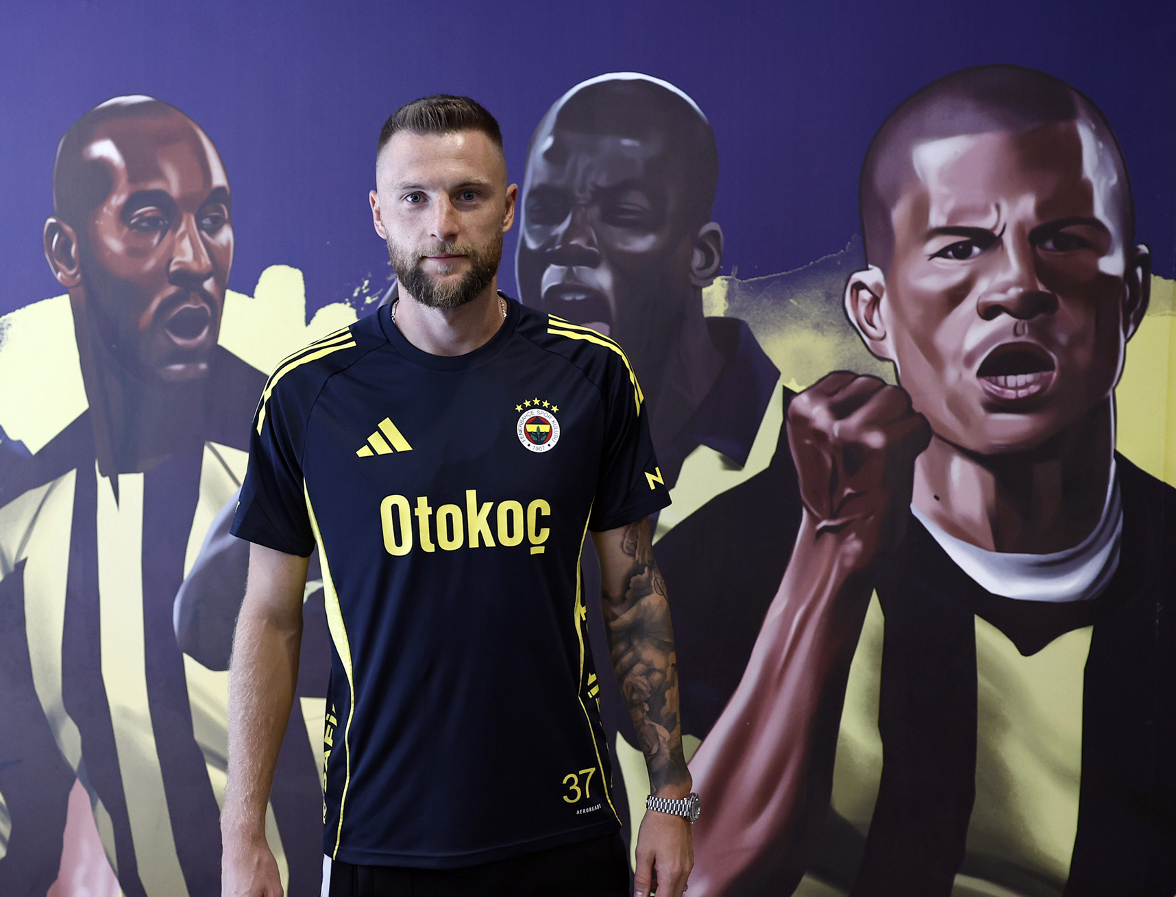 Skriniar Resmen Fenerbahçe’de: “Aileme Döndüm” Fenerbahçe’nin bonservisini alarak yeniden kadrosuna