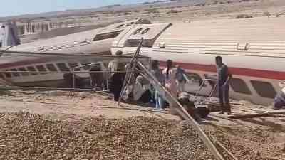 Mısır’da Marsa Matruh-Kahire seferini yapan yolcu treni raydan çıktı. Kazada