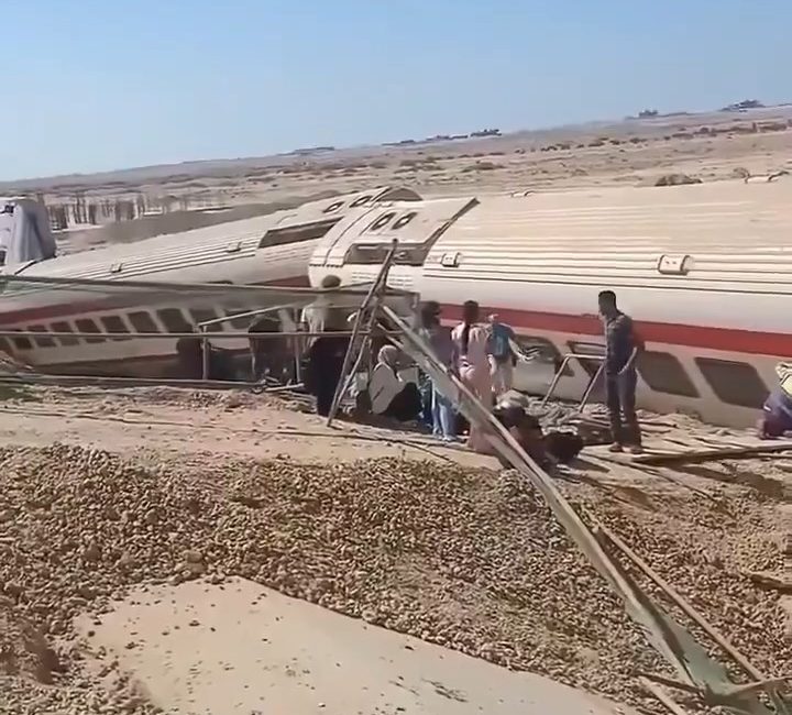 Mısır’da Tren Kazası: 3 Ölü, 103 Yaralı Mısır’da Marsa Matruh-Kahire seferini yapan yolcu treni raydan çıktı. Kazada