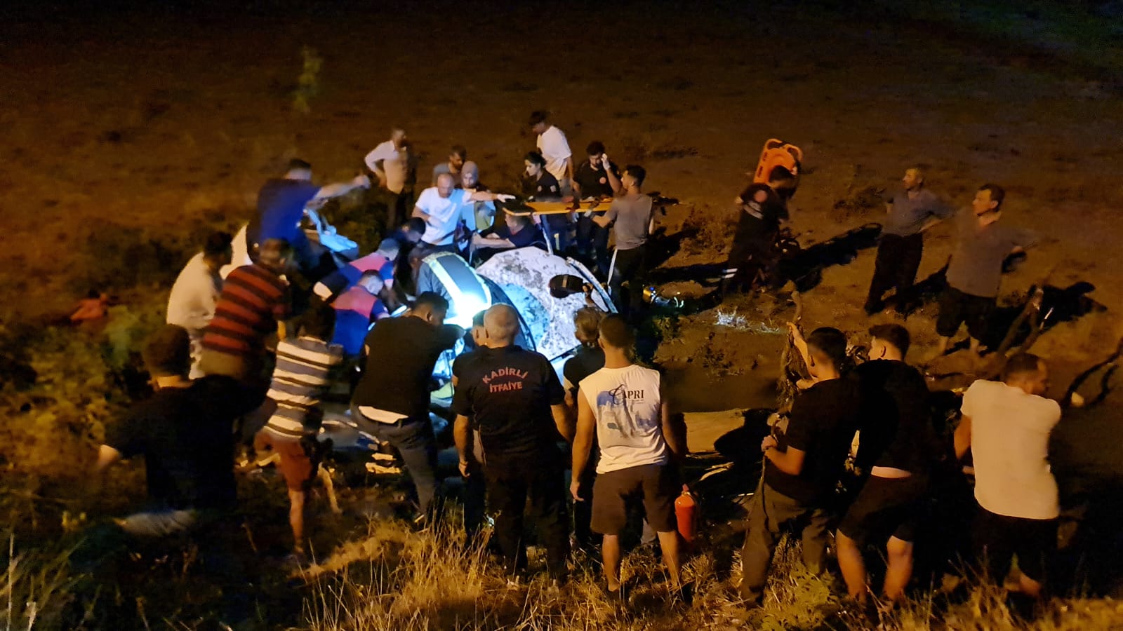 Osmaniye’nin Kadirli ilçesinde, gece saatlerinde meydana gelen trafik kazasında otomobil