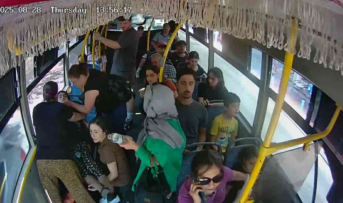 Aydın’da özel halk otobüsü şoförü Mevlüt Akbudak (38), seyir halindeyken