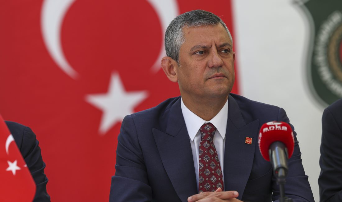 CHP Genel Başkanı Özgür Özel, Ankara Büyükşehir Belediye Başkanı Mansur