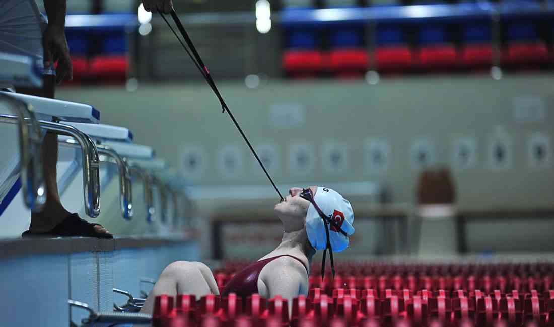 Bursa’da doğuştan kas ve güç eksikliği nedeniyle el ve kollarını