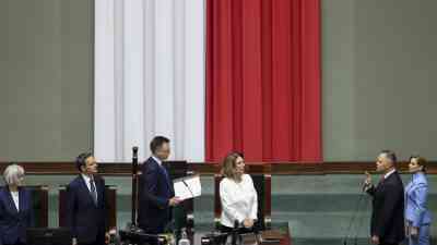 Karol Nawrocki Cumhurbaşkanlığı Görevine Yeminle Başladı Polonya’da cumhurbaşkanlığı seçimlerini kazanan