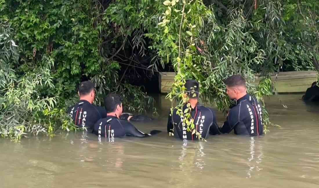 Sakarya’nın Adapazarı ilçesinde serinlemek amacıyla Sakarya Nehri’ne giren 22 yaşındaki