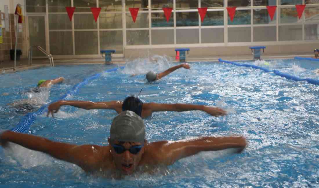 Gençlik ve Spor Bakanlığı tarafından yürütülen ‘Yüzme Bilmeyen Kalmasın’ projesi,