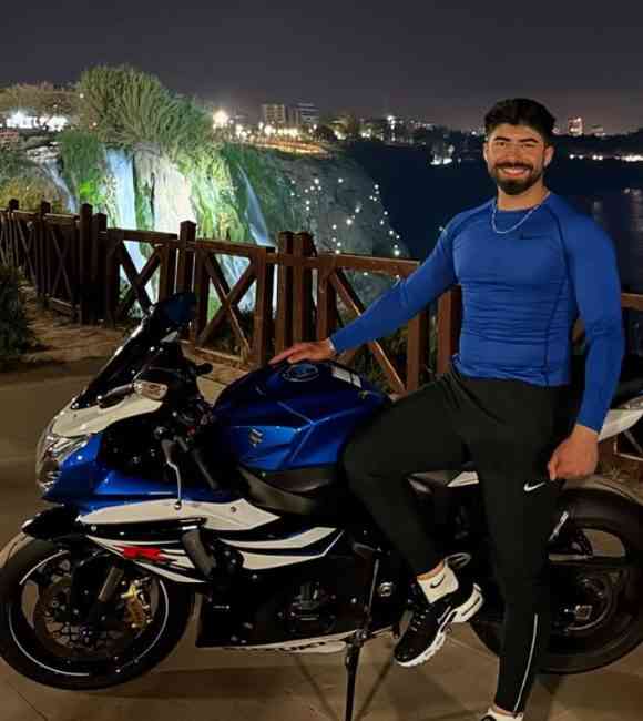 Kocaeli’de, sosyal medya ünlüsü Deniz Servan Narin’in motosikletiyle TIR’a arkadan