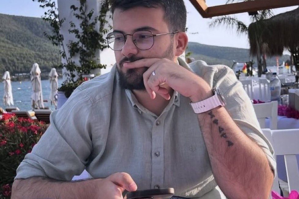 Ankara’nın Etimesgut ilçesinde, sosyal medya yayıncısı Oğuzhan Dalgakıran (26), evinin