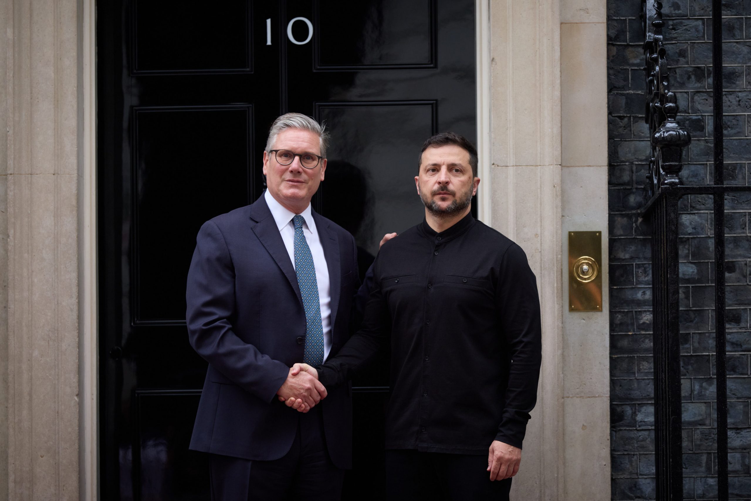 İngiltere Başbakanı Keir Starmer, Ukrayna Devlet Başkanı Volodimir Zelenskiy ile