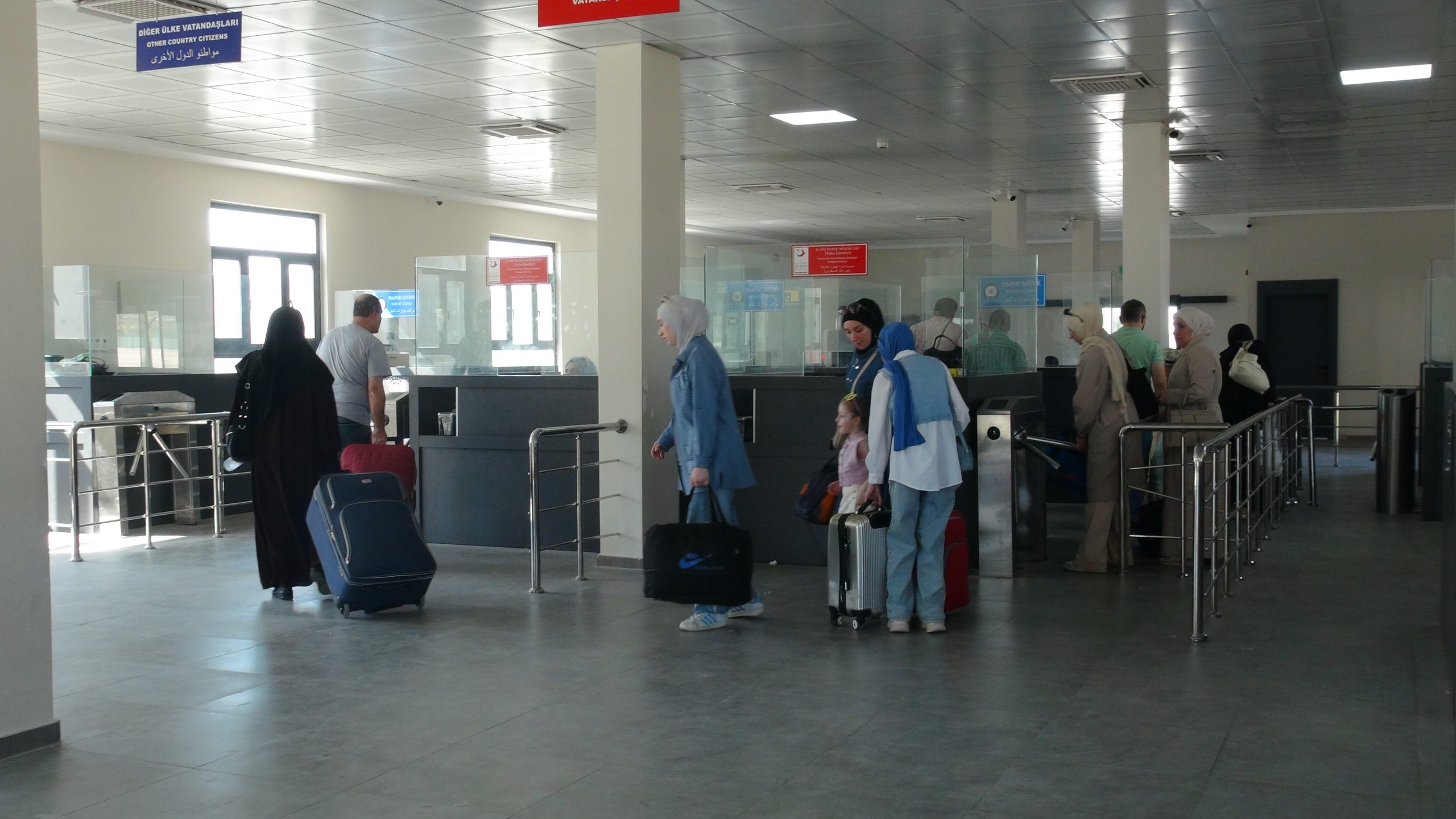 Kilis’in Öncüpınar Sınır Kapısı‘nda, Suriye‘ye pasaportla geçiş işlemleri başladı. 8