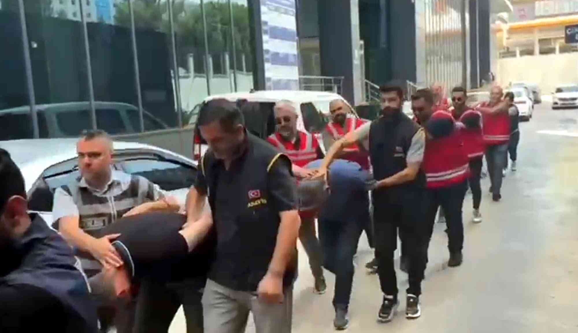 Tekirdağ’ın Hayrabolu ilçesinde, cezaevinde yatan kişinin kardeşine ulaşıp davanın seyrini