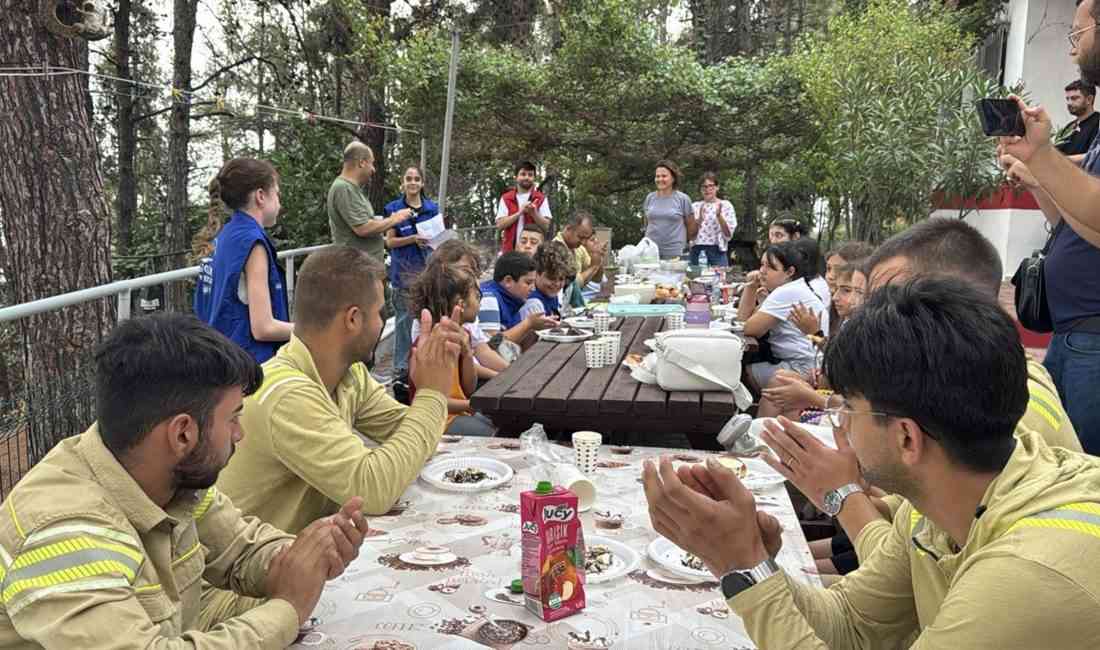 Gençlik Merkezi Öğrencilerinin Anlamlı ZiyaretiTekirdağ’da Gençlik Merkezi öğrencileri, orman yangınlarında