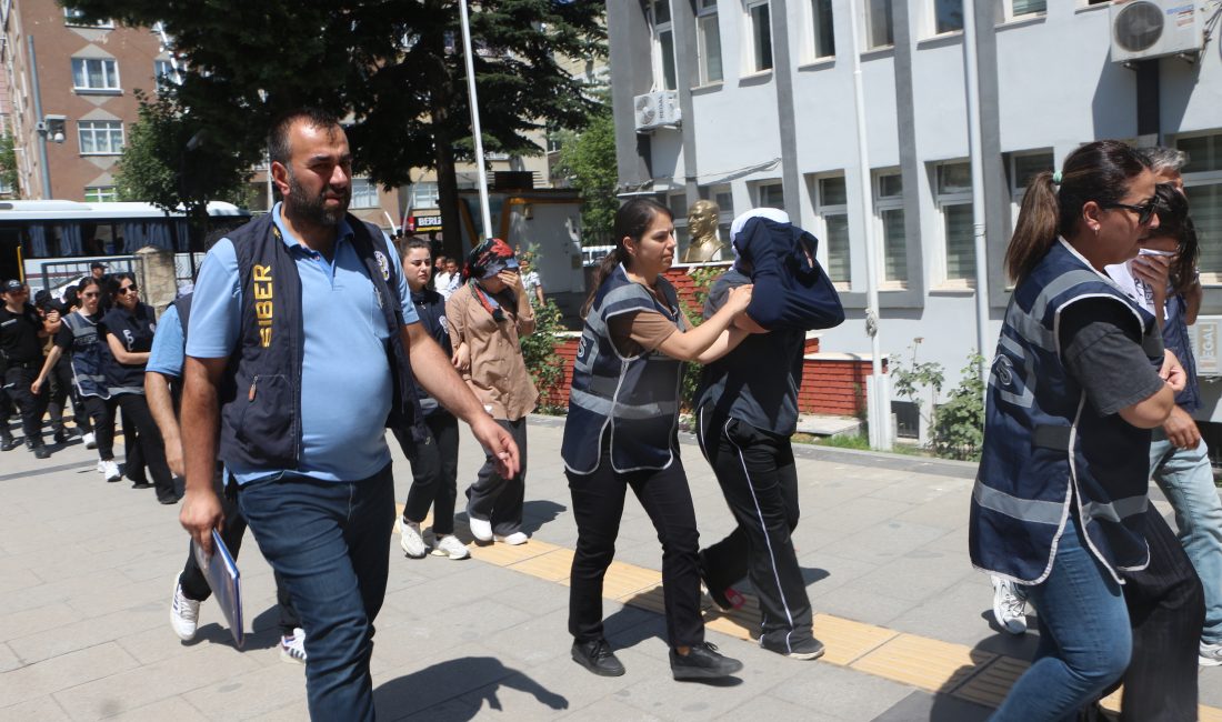 Tokat Merkezli Yasa Dışı Bahis Operasyonu: 34 Şüpheli Gözaltına Alındı, 21’i Tutuklandı İçişleri Bakanı Ali Yerlikaya, Tokat merkezli olarak düzenlenen büyük yasa