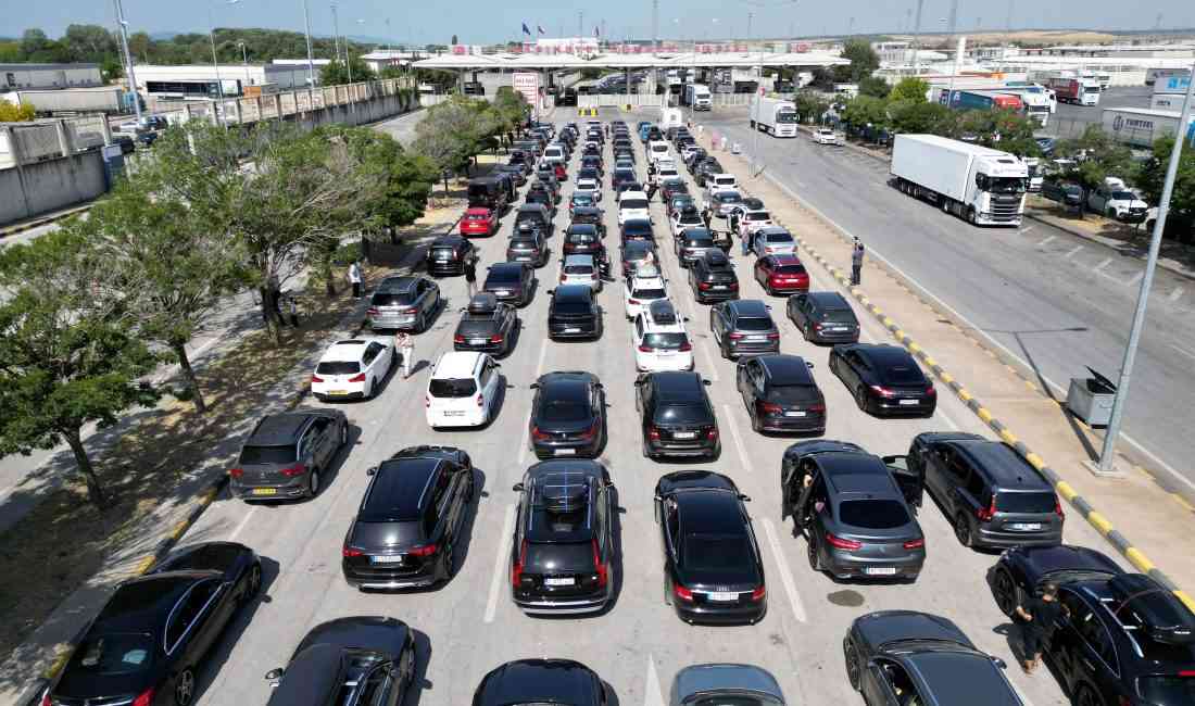 Yaz tatillerini Türkiye’de geçiren gurbetçilerin, Avrupa’daki ülkelerine dönüş yolculuğu sürüyor.