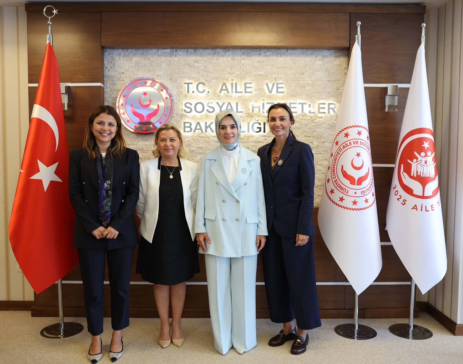 Turka, 15 Ağustos 2027 itibarıyla devralacağı araç muayene istasyonlarında kadın