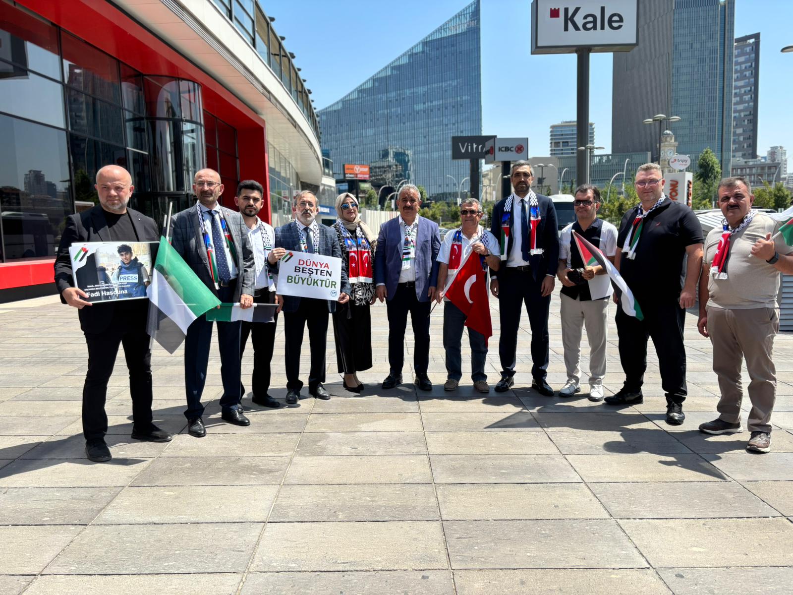 Türkiye Basın Federasyonu üyeleri, İsrail’in gazetecilere yönelik saldırılarını kınamak amacıyla