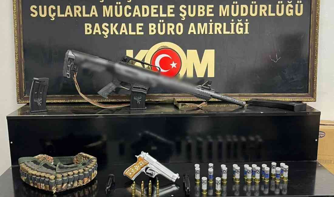 Başkale ilçesinde polis ekipleri tarafından düzenlenen operasyonda tefecilik yaptıkları iddia