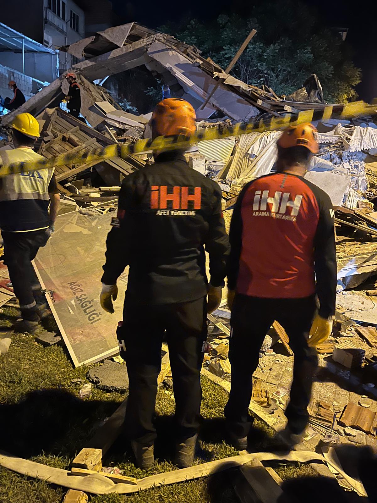 Balıkesir’in Sındırgı ilçesinde meydana gelen 6,1 büyüklüğündeki depremde yıkılan 3