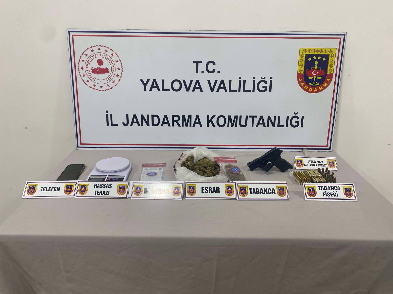 Uyuşturucu ile mücadele kapsamında Yalova İl Jandarma Komutanlığı ekiplerince Çiftlikköy