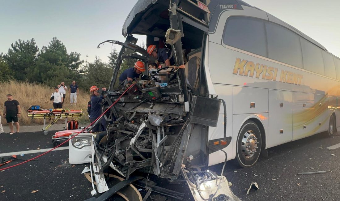 Bolu’da Anadolu Otoyolu’nda meydana gelen trafik kazasında, yolcu otobüsünün soğan