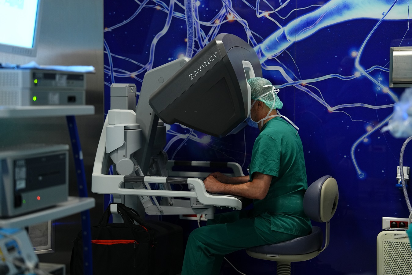 Robot Destekli Cerrahi ile Kesi Yeri Fıtığı Ameliyatlarında Hızlı İyileşme