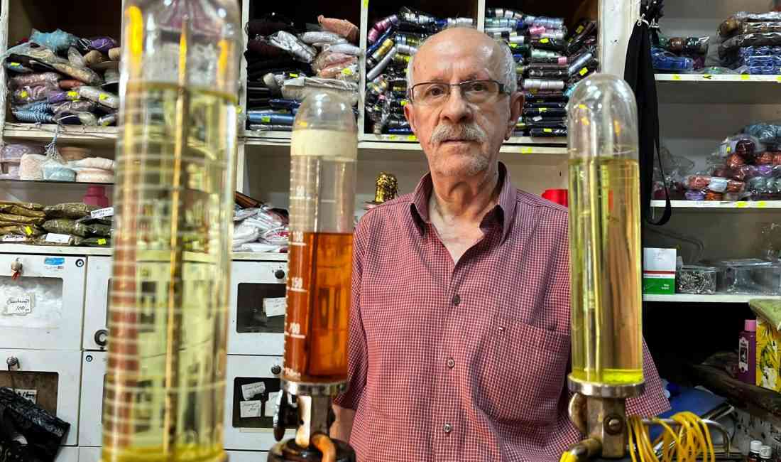 Mehmet Çakay (79), Edirne’nin tarihi Ali Paşa Çarşısı’nda, 50 yıl