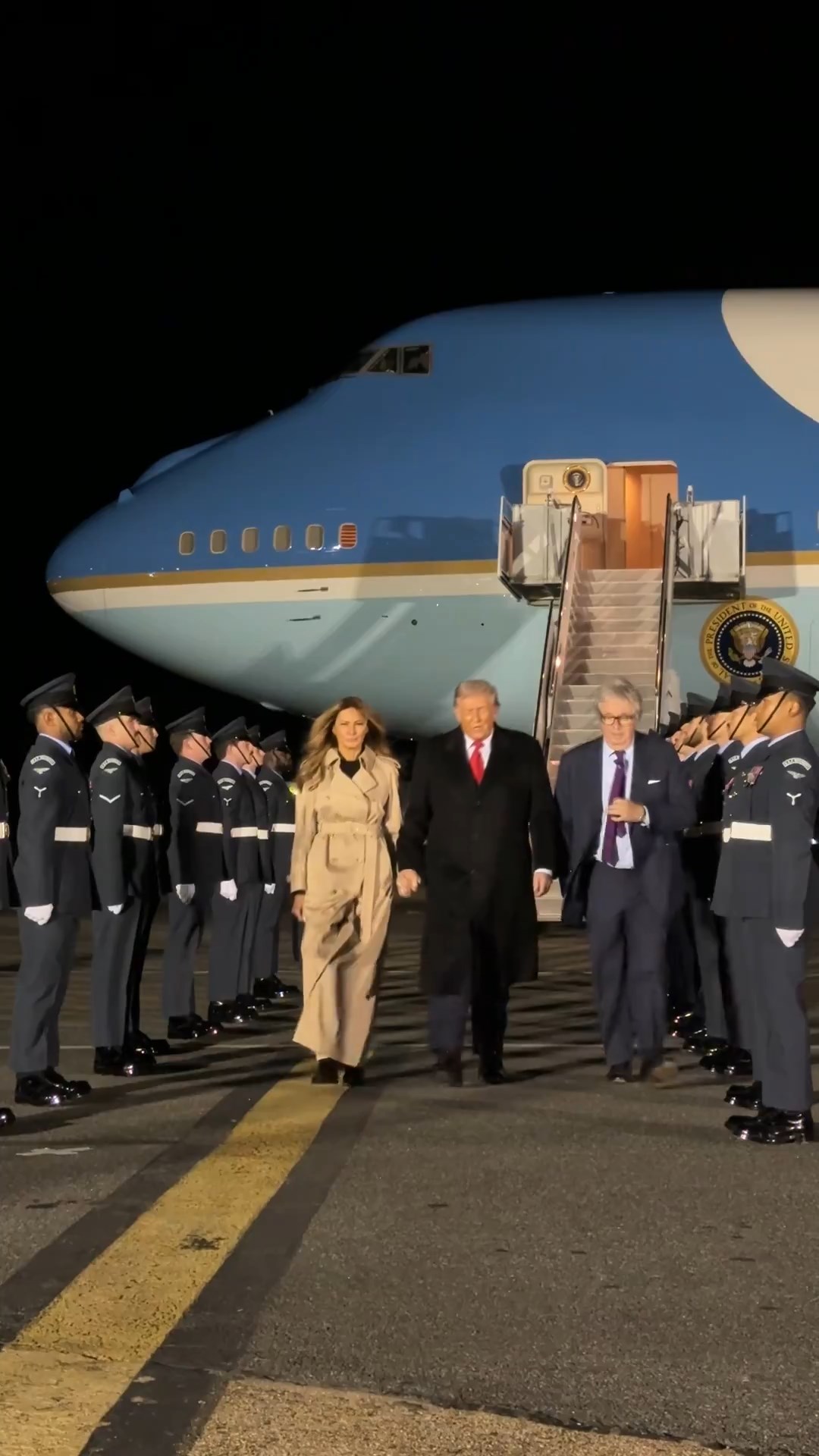 ABD Başkanı Donald Trump, eşi Melania Trump ile birlikte İngiltere’ye