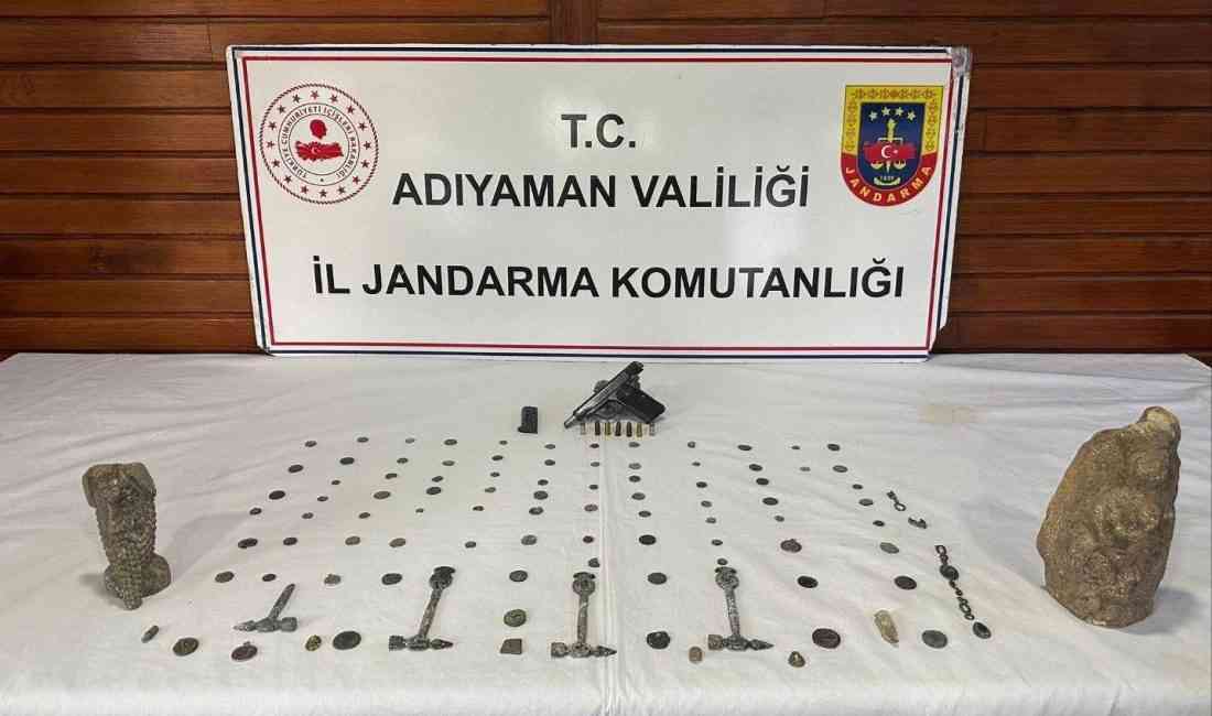 Adıyaman İl Jandarma Komutanlığı ekipleri, tarihi eser kaçakçılığı yaptıkları belirlenen