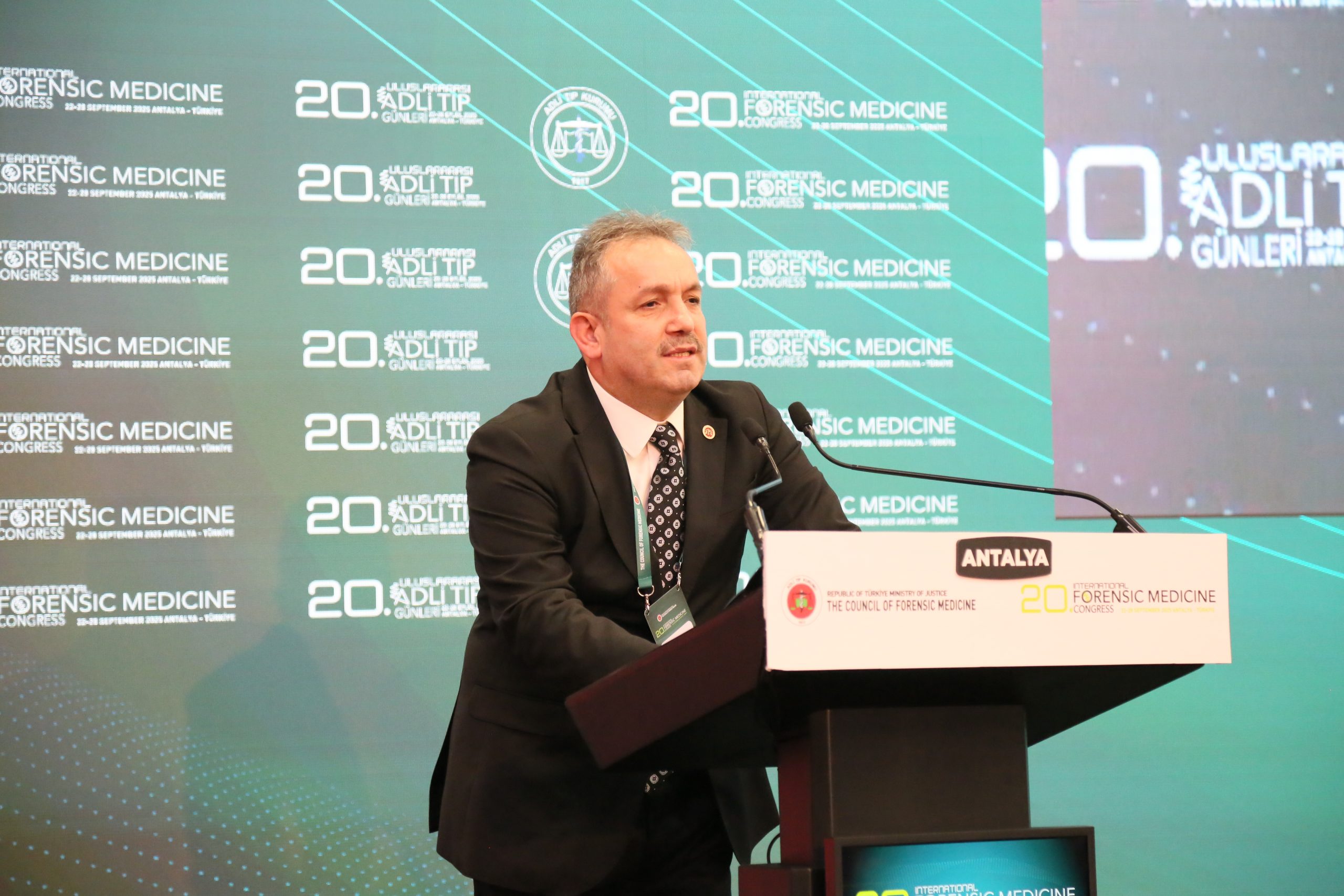 Adli Tıp Kurumu Başkanı Dr. Hızır Aslıyüksek, Antalya’da düzenlenen 20.