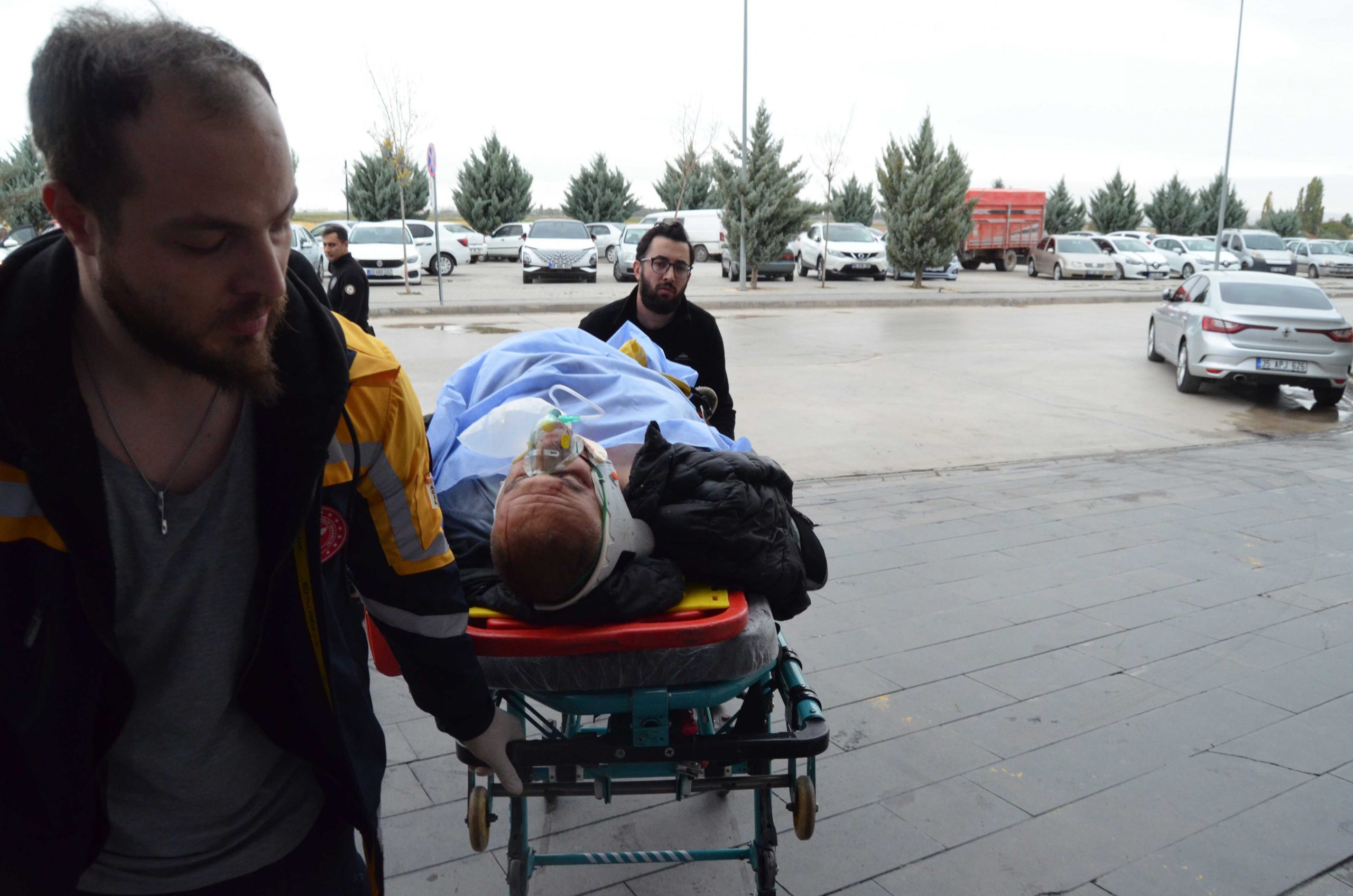 Aksaray’da Ankara-Niğde otoyolunda görevli jandarmaya ait minibüse arkadan başka bir