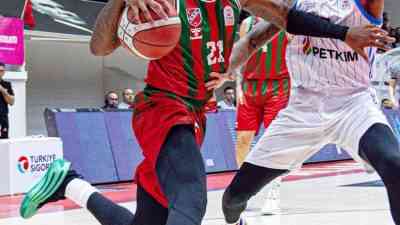 Basketbol Süper Ligi 2025-2026 sezonu ilk haftasında oynanan İzmir derbisinde