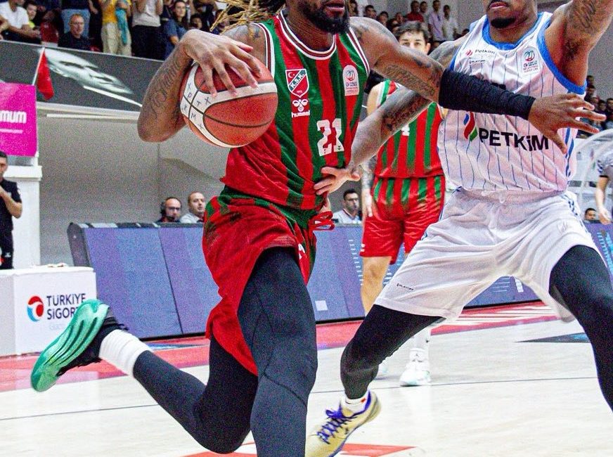 Basketbol Süper Ligi 2025-2026 sezonu ilk haftasında oynanan İzmir derbisinde