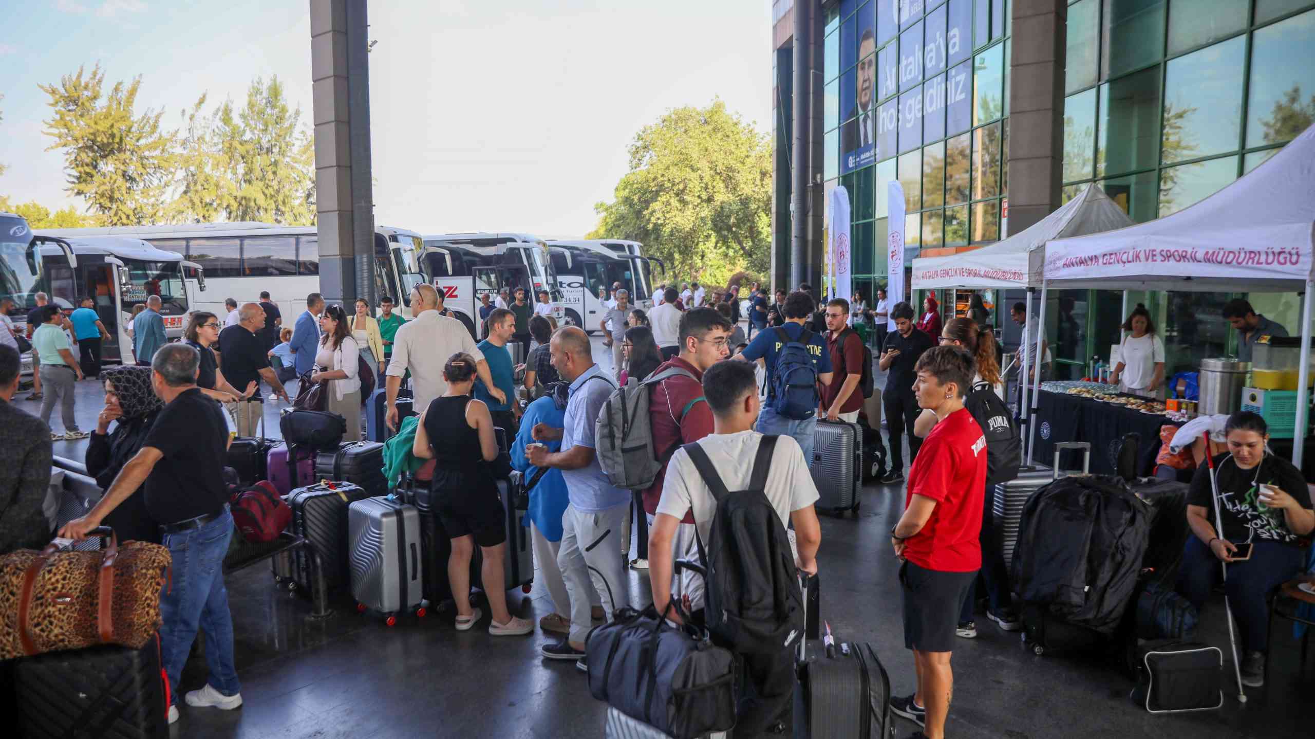 Antalya’ya üniversite eğitimleri için gelen öğrenciler, Gençlik ve Spor İl