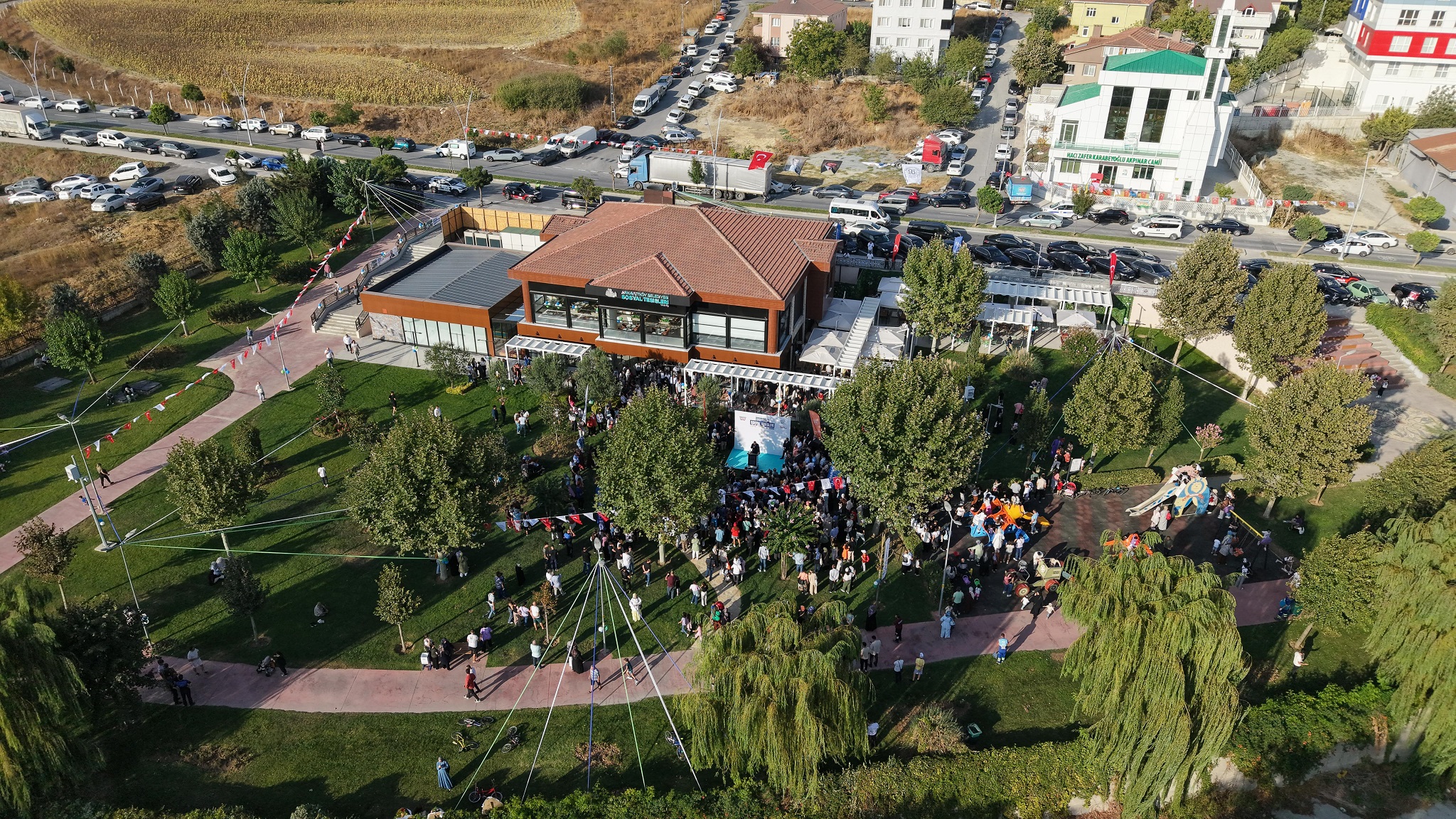 Arnavutköy Belediyesi, hayata geçirdiği vizyon projelerinden biri olan Hadımköy Sosyal