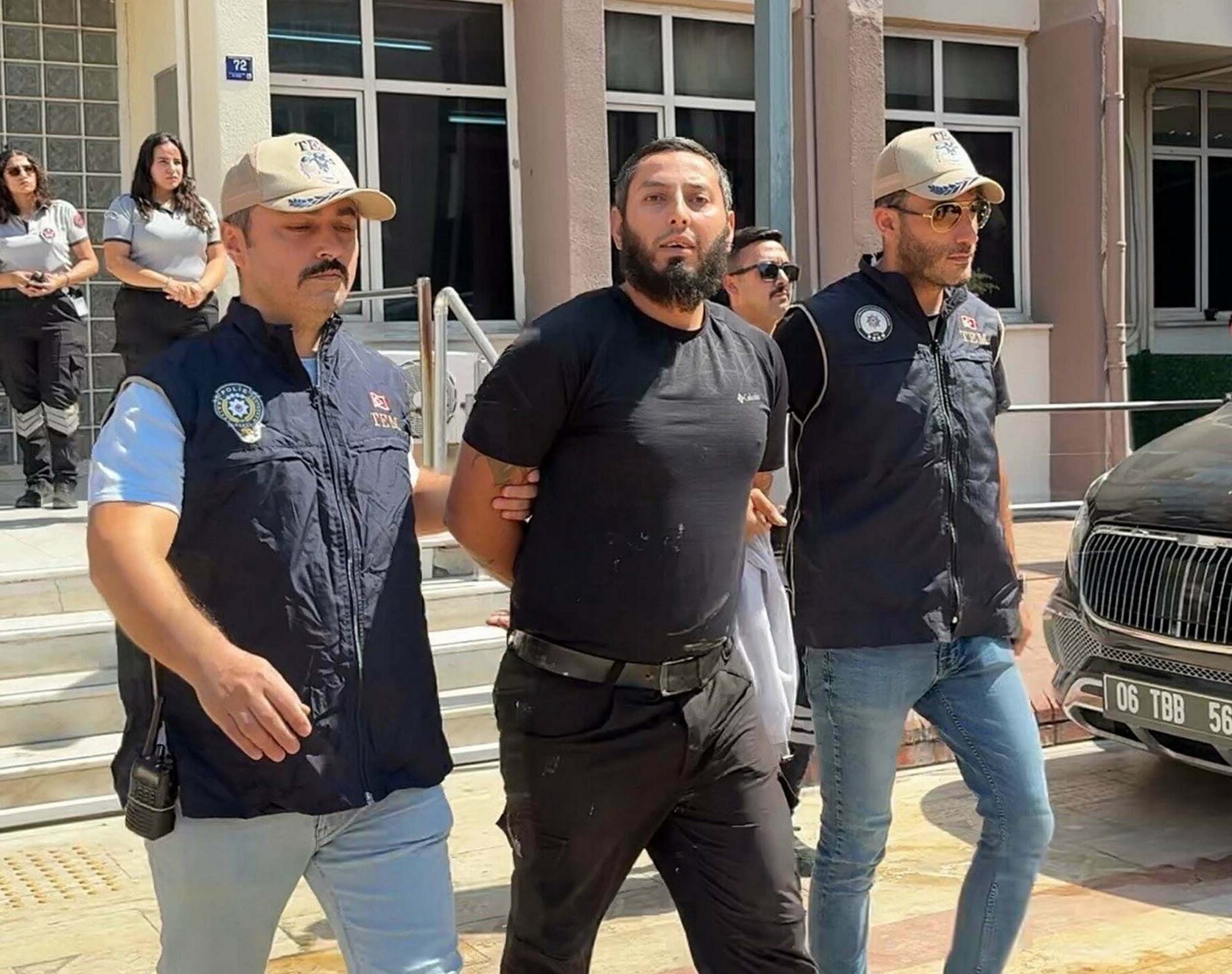 Aydın’da terör örgütü DEAŞ’a yönelik düzenlenen operasyonda gözaltına alınan 10