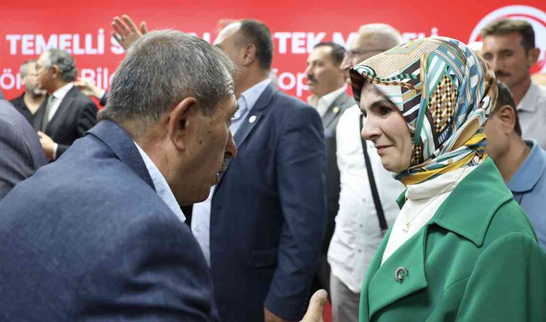 Aile ve Sosyal Hizmetler Bakanı Mahinur Özdemir Göktaş, muhtarlarla bir