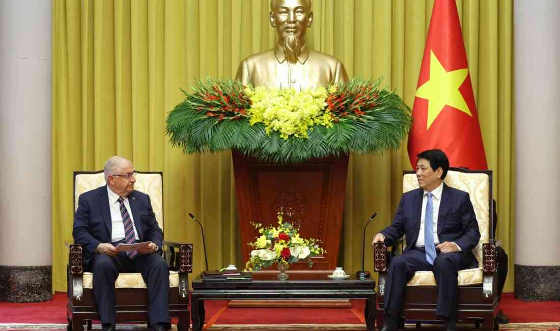 Milli Savunma Bakanı Yaşar Güler, Vietnam Cumhurbaşkanı Luong Cuong tarafından