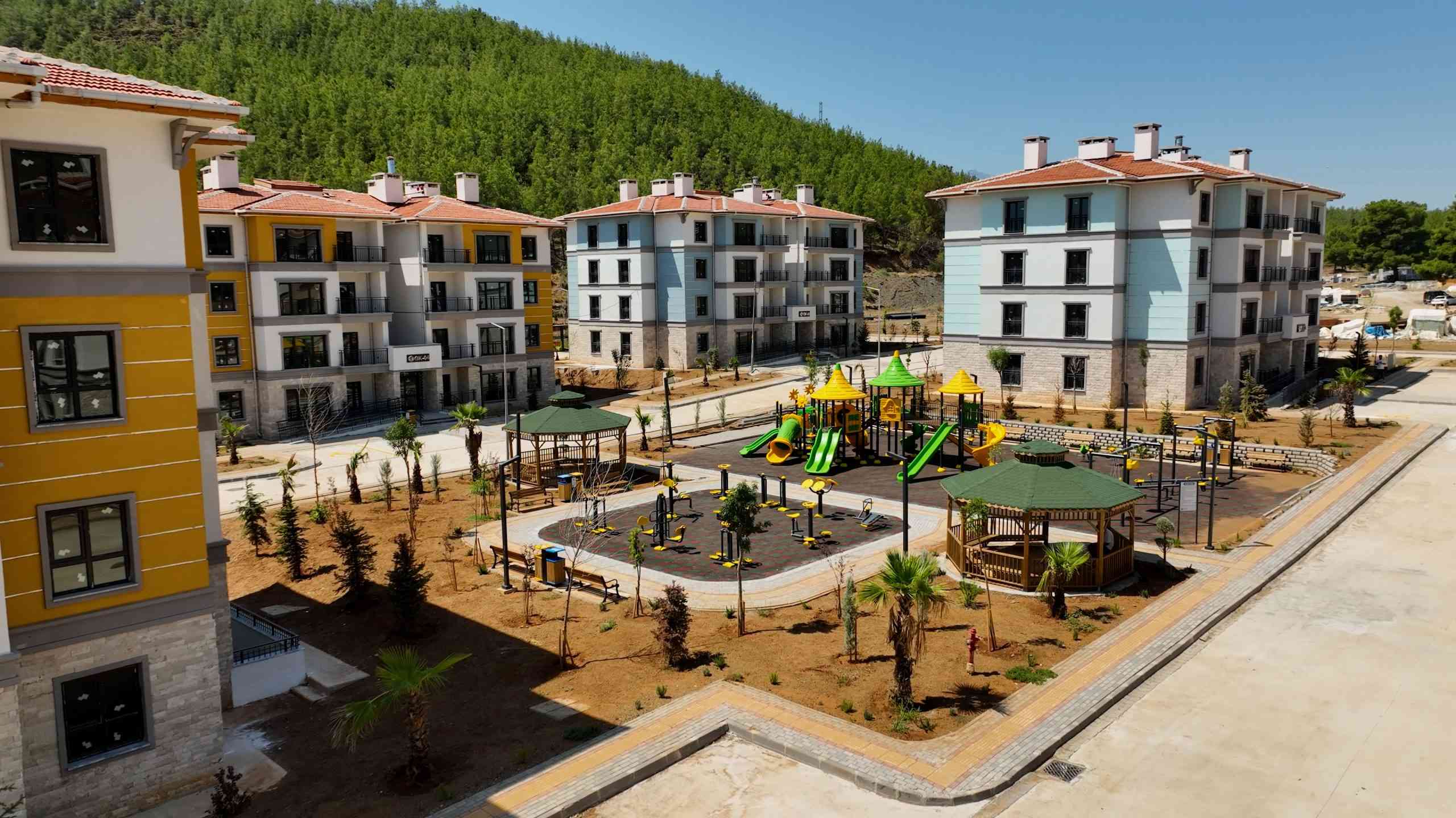 Çevre, Şehircilik ve İklim Değişikliği Bakanı Murat Kurum, TOKİ’nin İlk