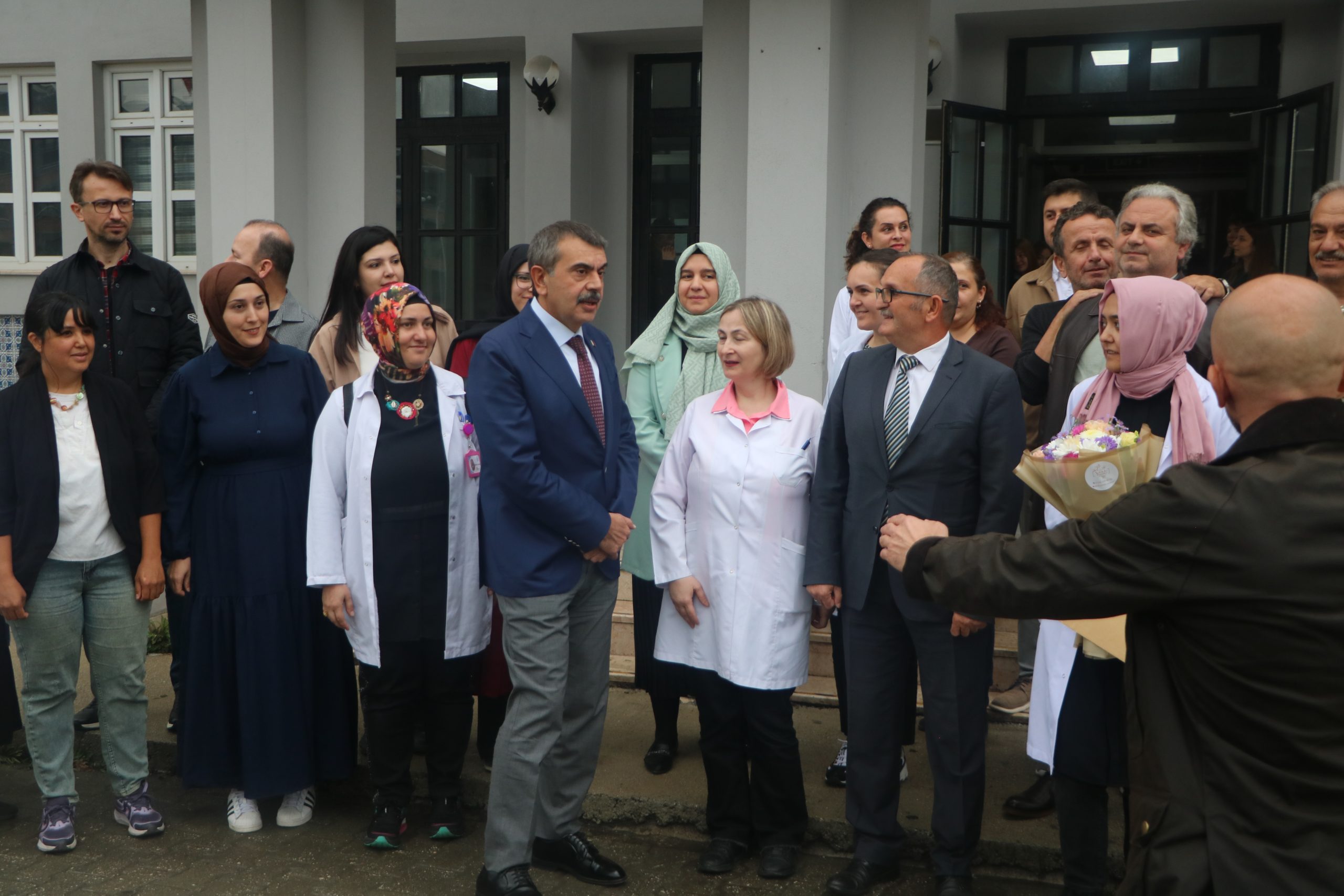 Milli Eğitim Bakanı Yusuf Tekin, resmi program öncesinde Düzce’de iki